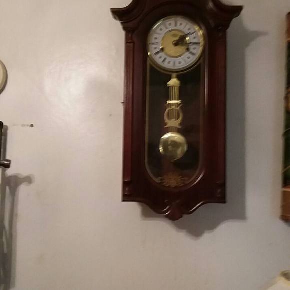 clothes - Picture 3 of 8